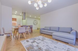 How to Stage a House for Sale While Living in It